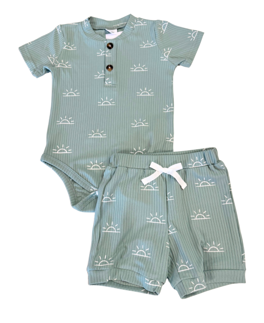 Conjunto Bebê Body e Shorts Estampa Sol